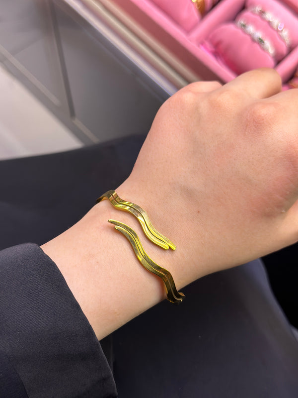 Aliaia Handcuff