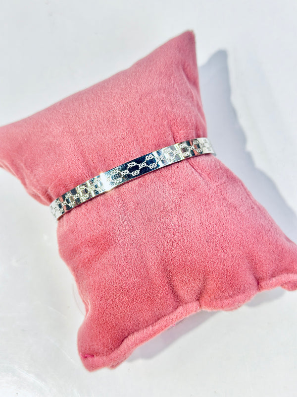 Raelynn Handcuff