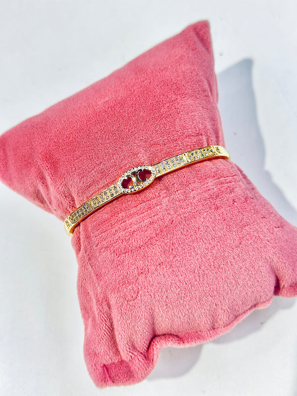 Amira Handcuff