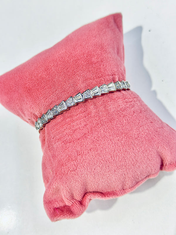 Hadley Handcuff