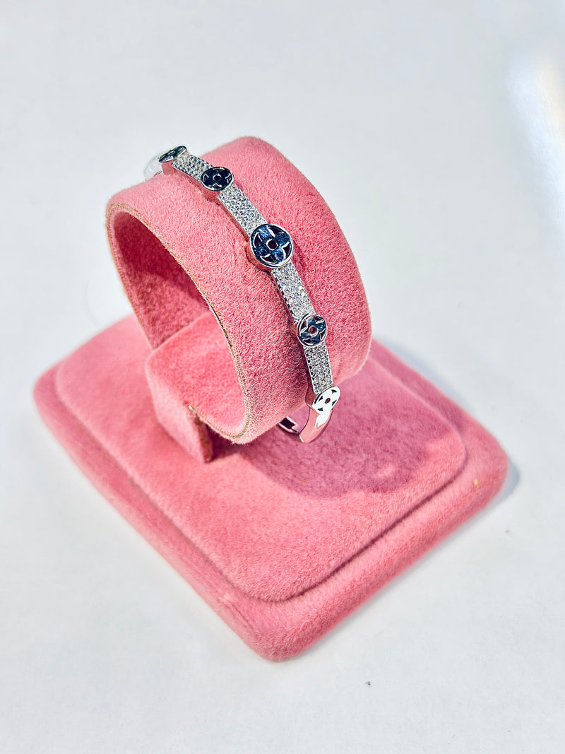 Mary Handcuff
