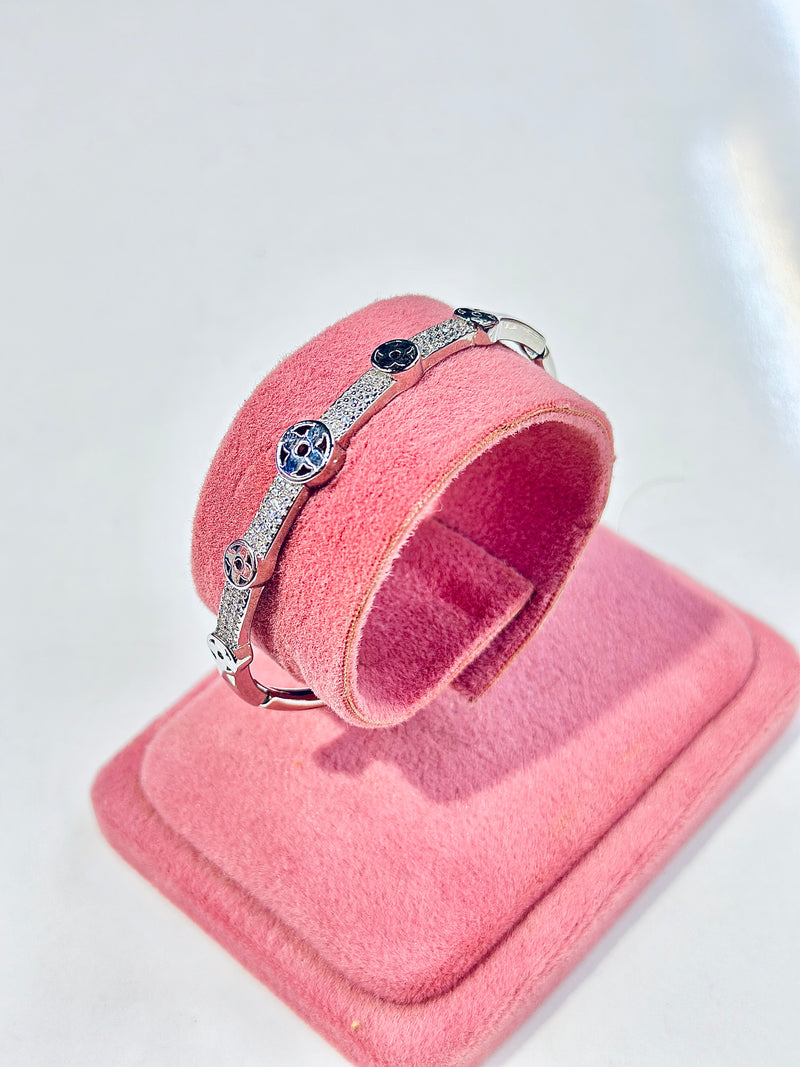 Mary Handcuff