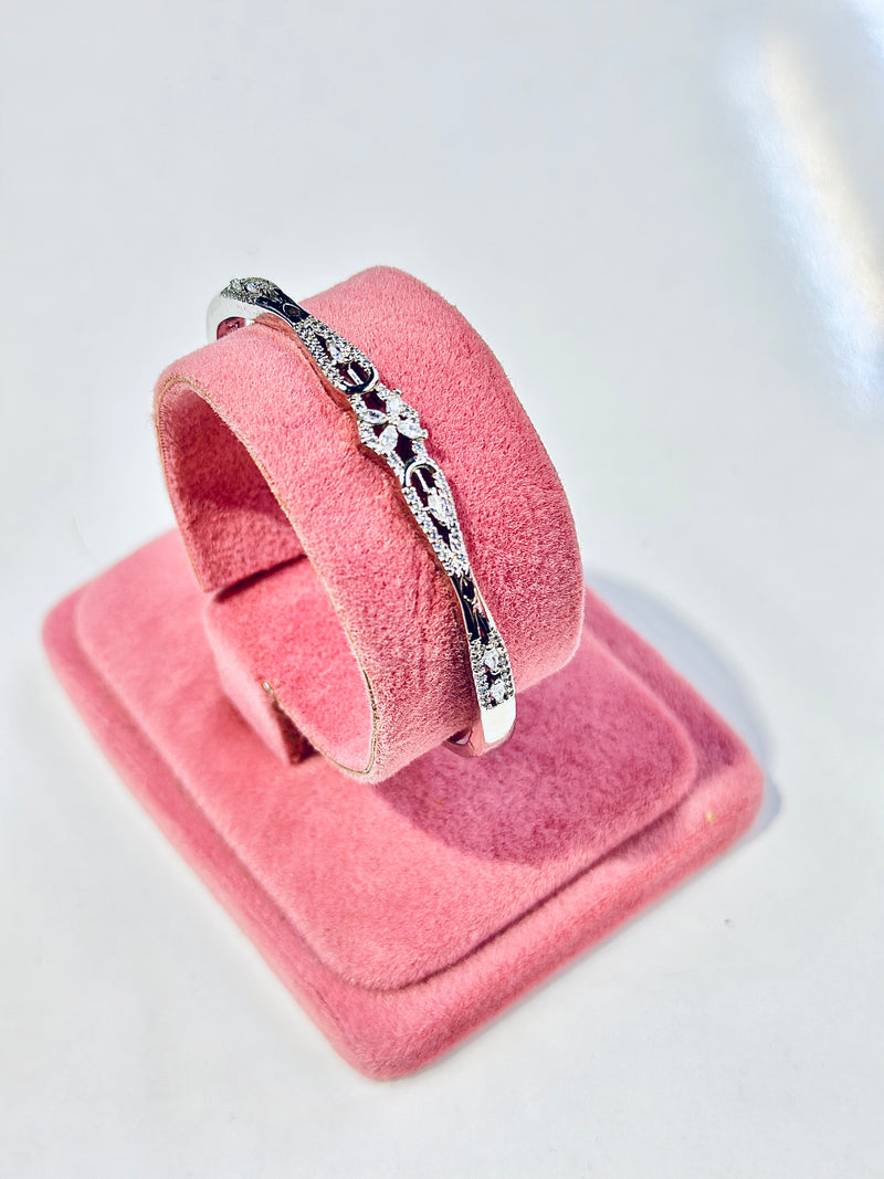 Skylar Handcuff