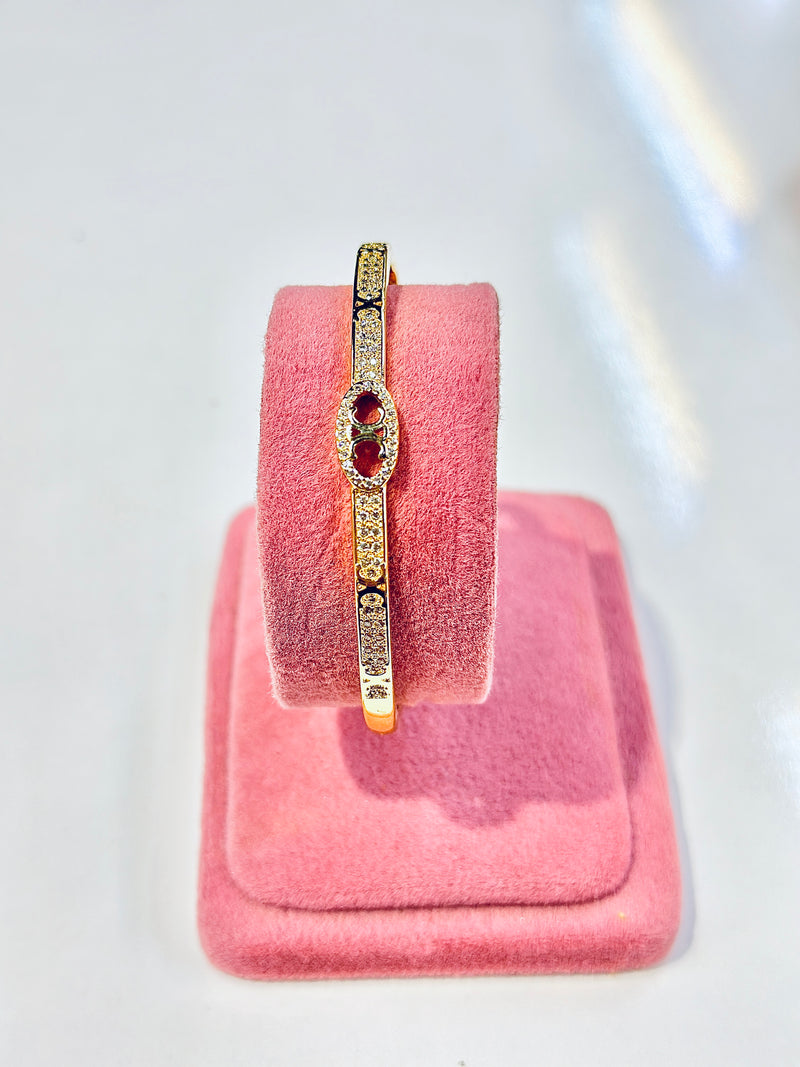 Amira Handcuff