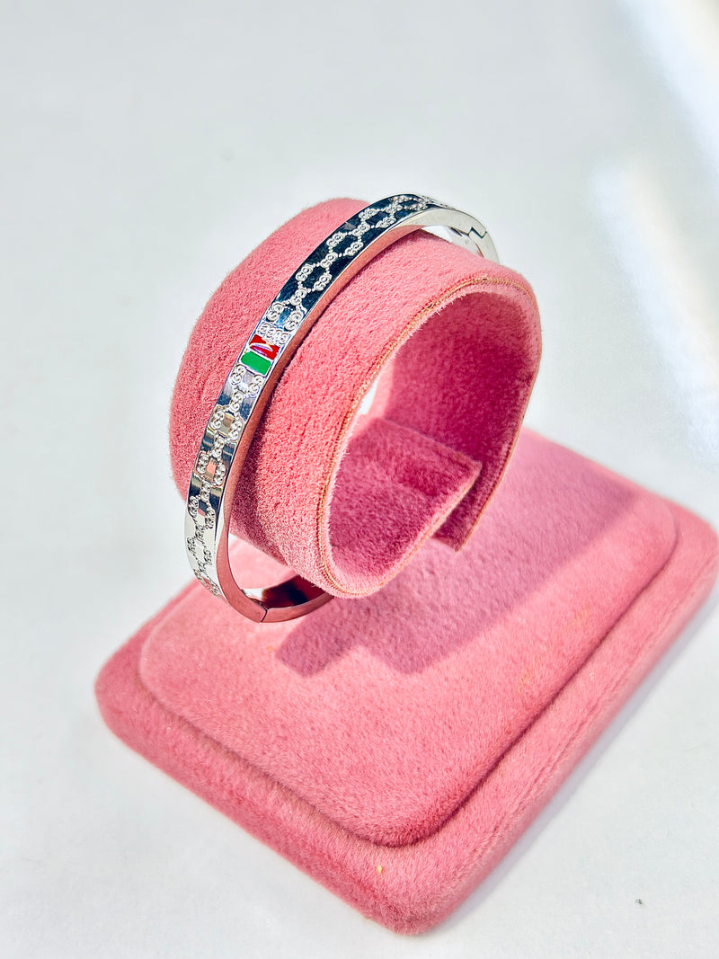 Raelynn Handcuff