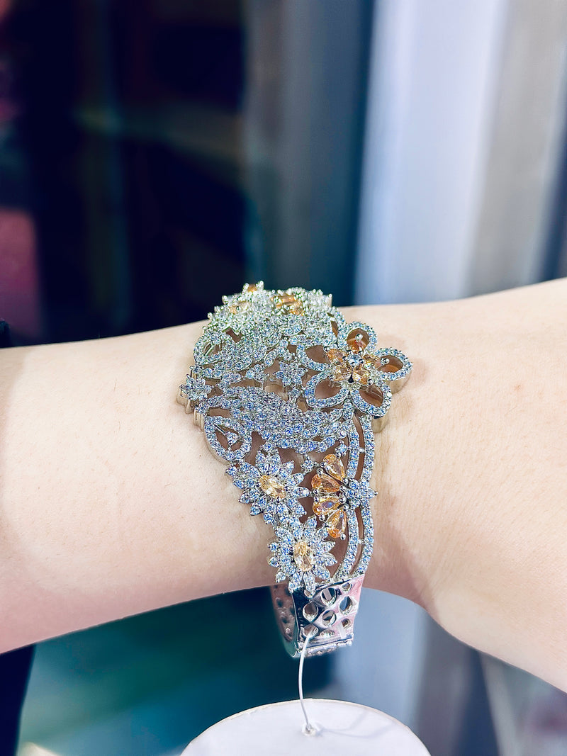 Amara Designer Handcuff