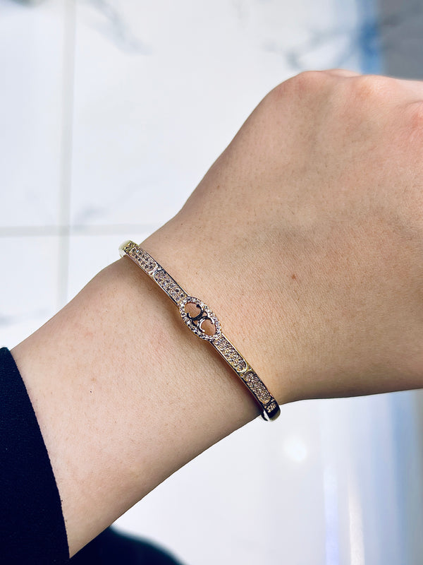 Amira Handcuff