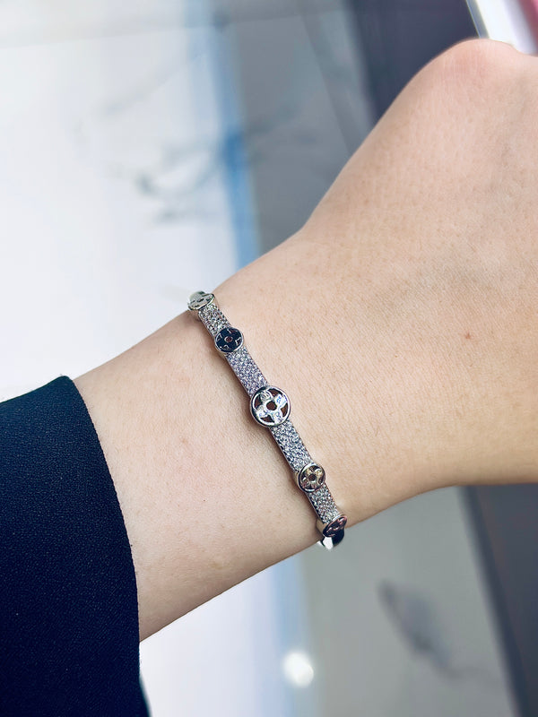 Mary Handcuff