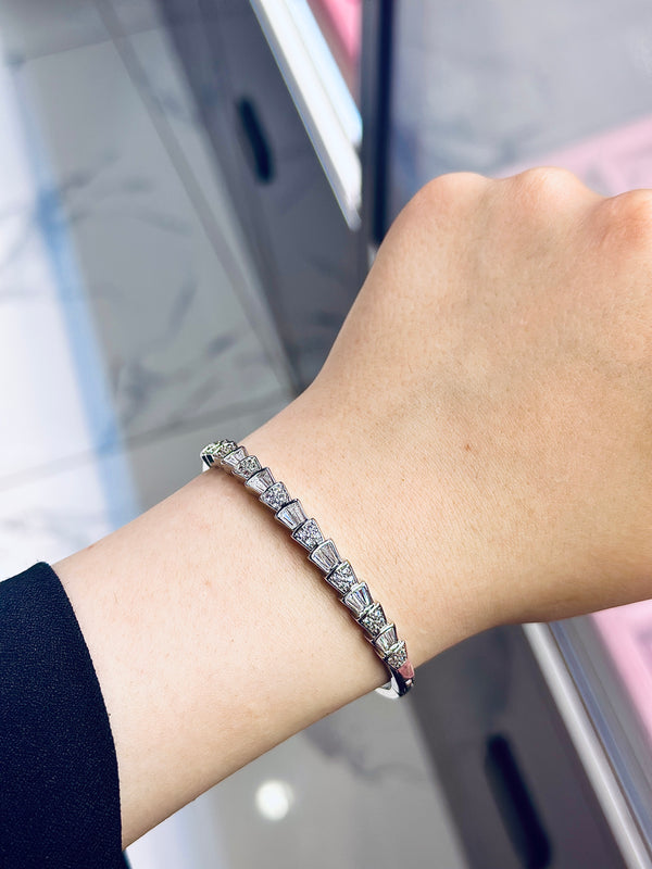 Hadley Handcuff