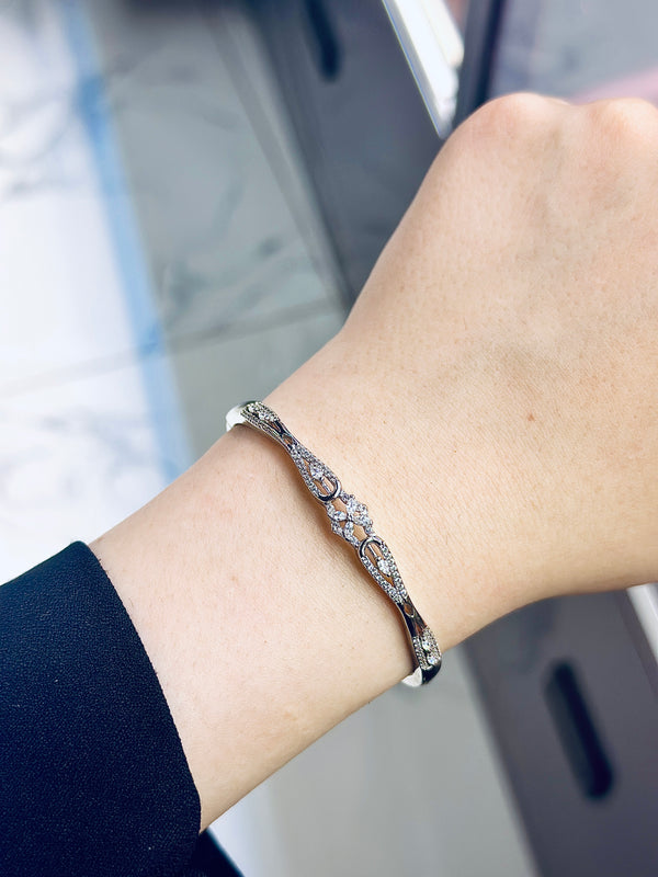 Skylar Handcuff