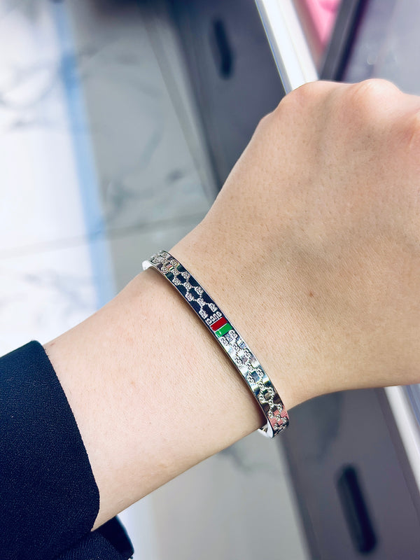 Raelynn Handcuff