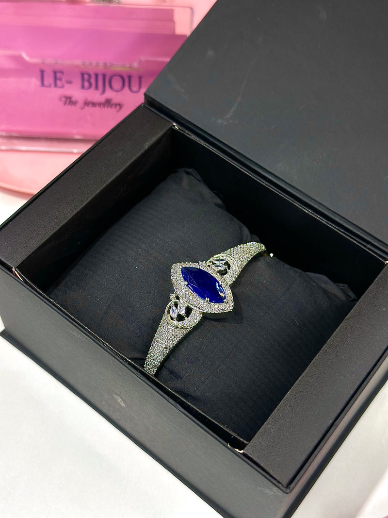 Sage Handcuff