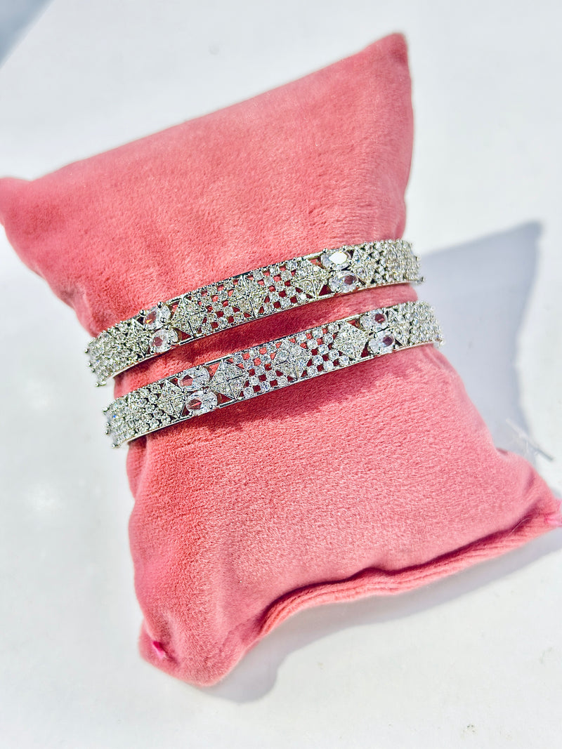 Kamila bangle ( Silver )
