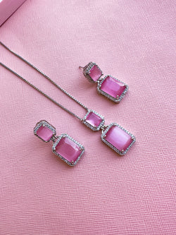 Anna (  Pink )