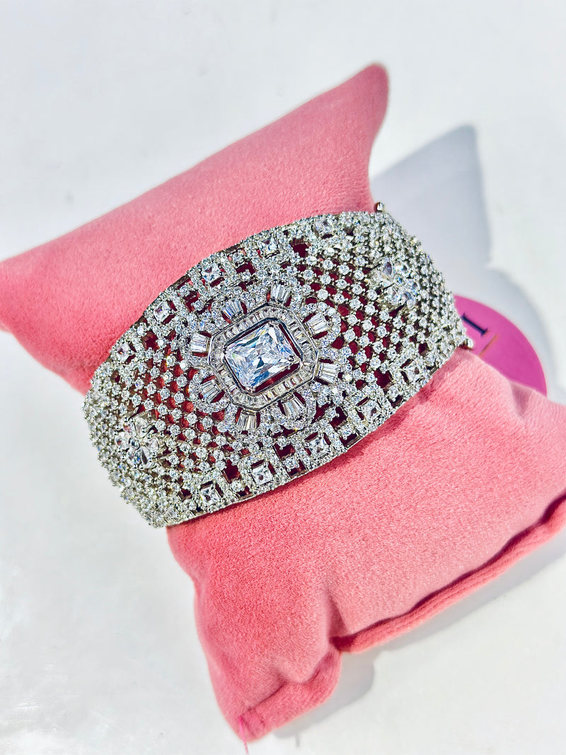 Tessa designer handcuff ( Silver )