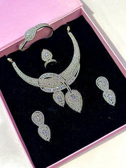 Alessia Designer Set