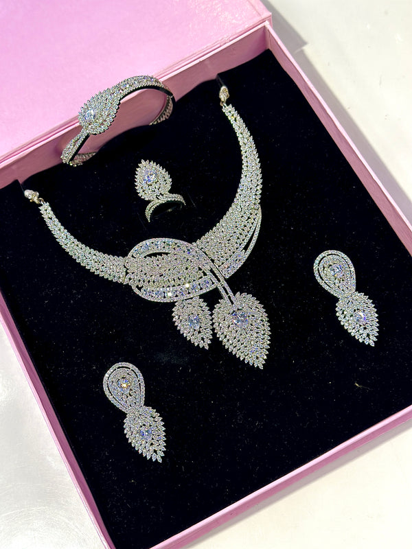 Alessia Designer Set