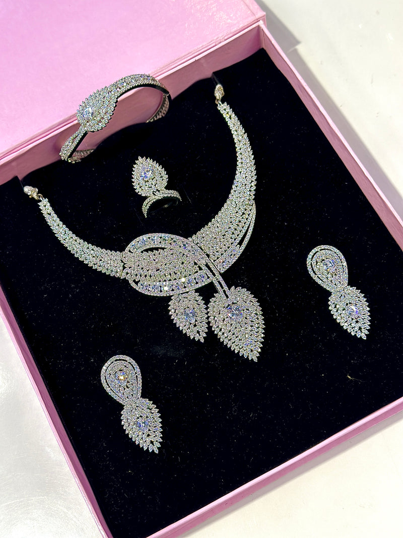 Alessia Designer Set