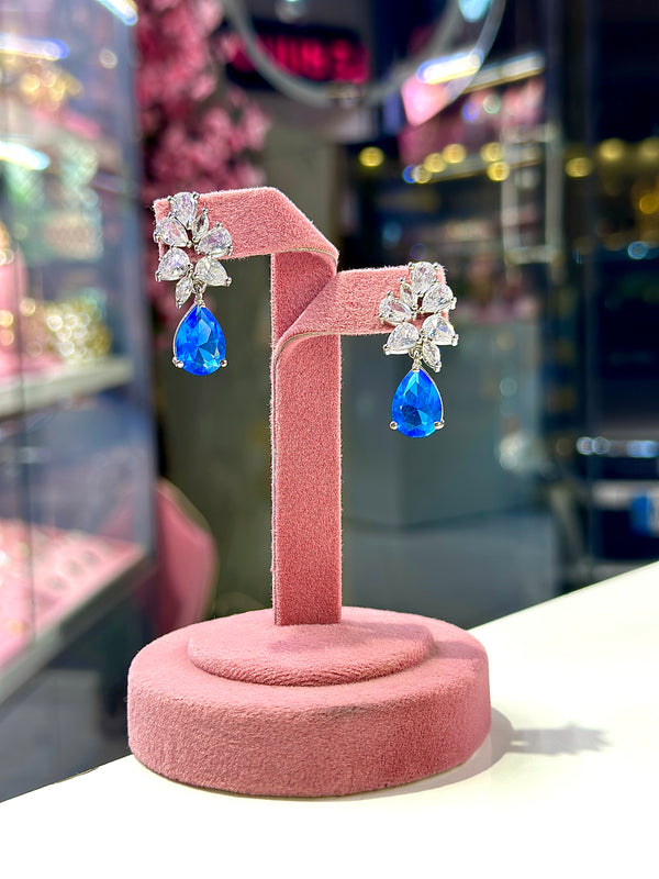 giselle earrings ( crystal blue )