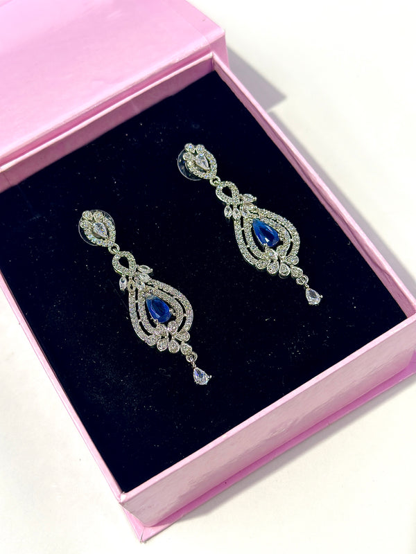 Demi earrings ( sapphire )