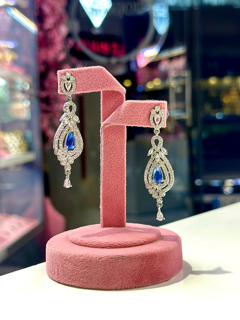 Demi earrings ( sapphire )