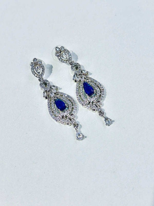 Demi earrings ( sapphire )