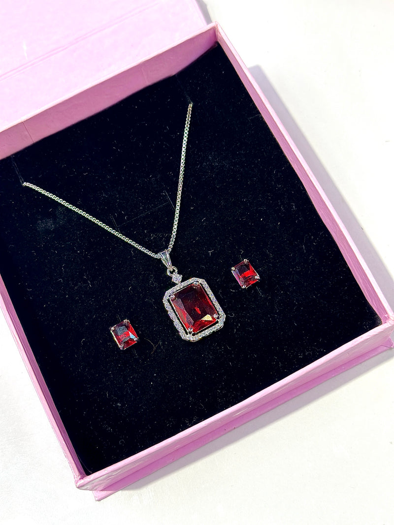 Teagon Locket Set