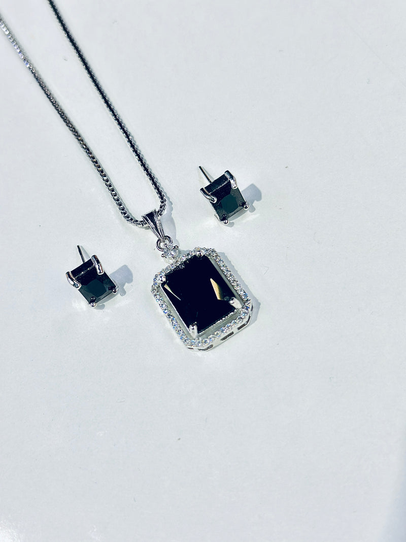 Teagon Locket Set