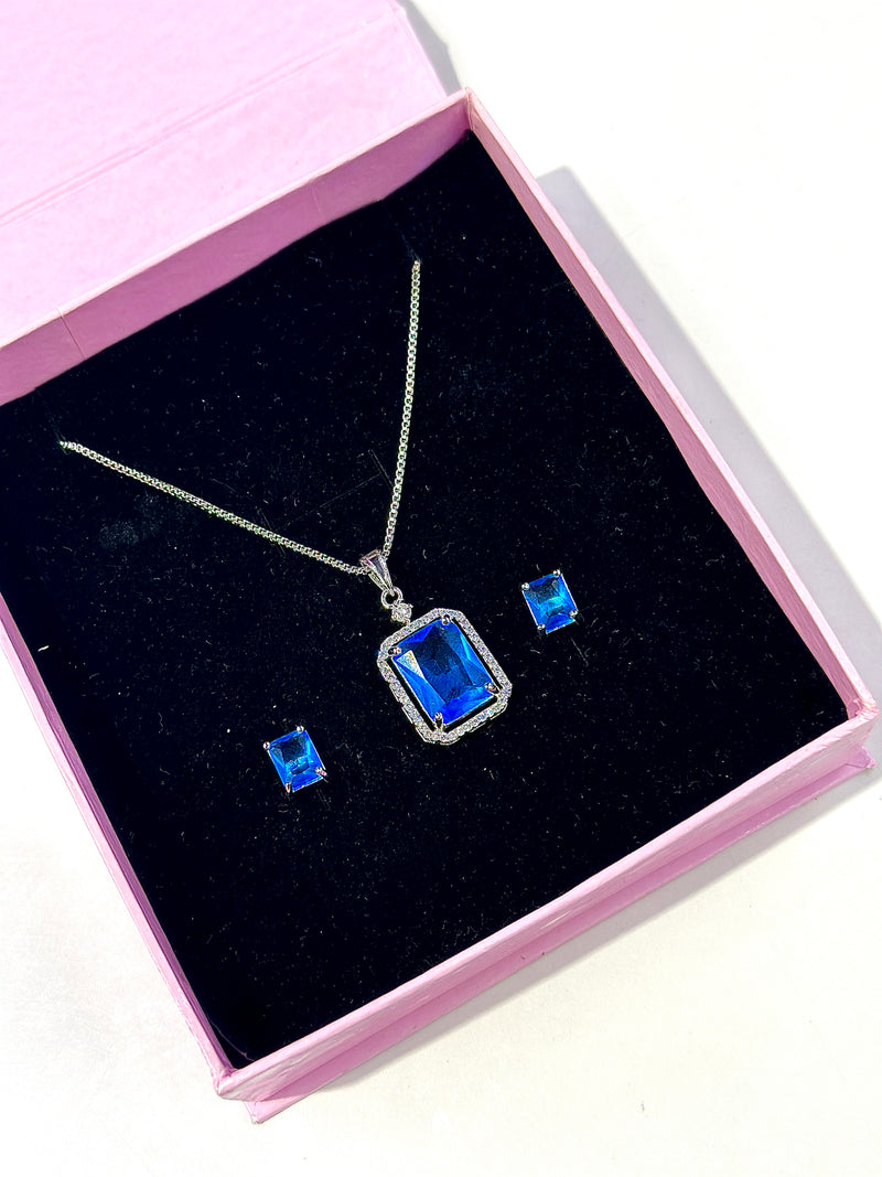 Teagon Locket Set