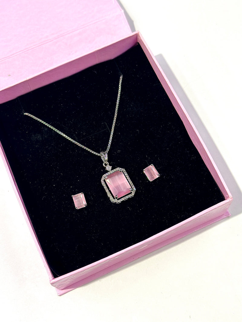 Teagon Locket Set