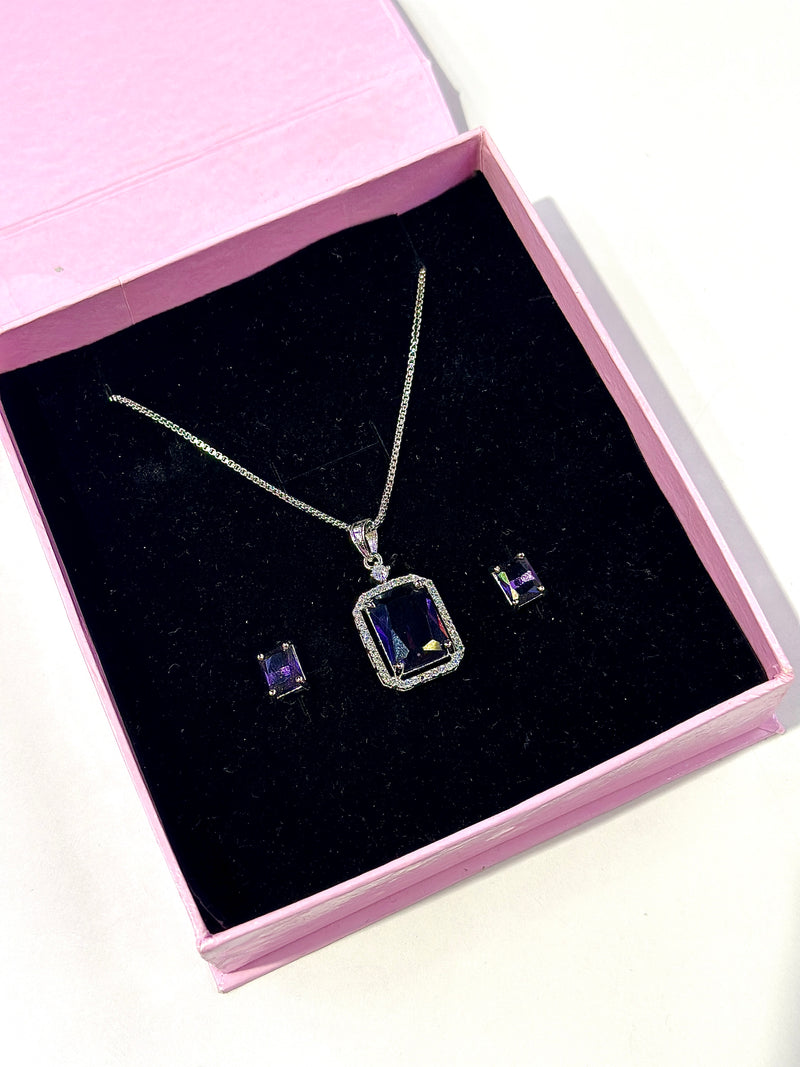 Teagon Locket Set