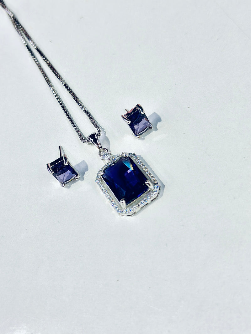 Teagon Locket Set