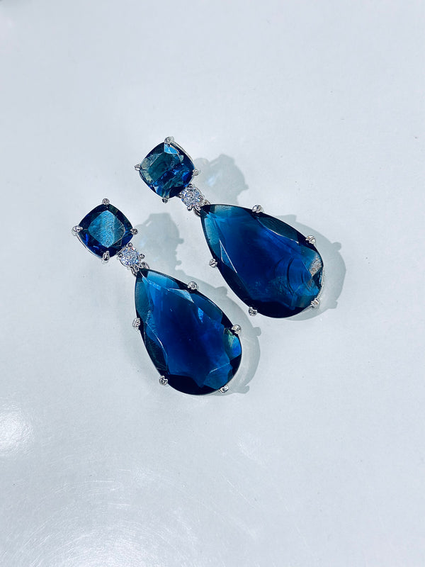 Fiona earrings ( sapphire )
