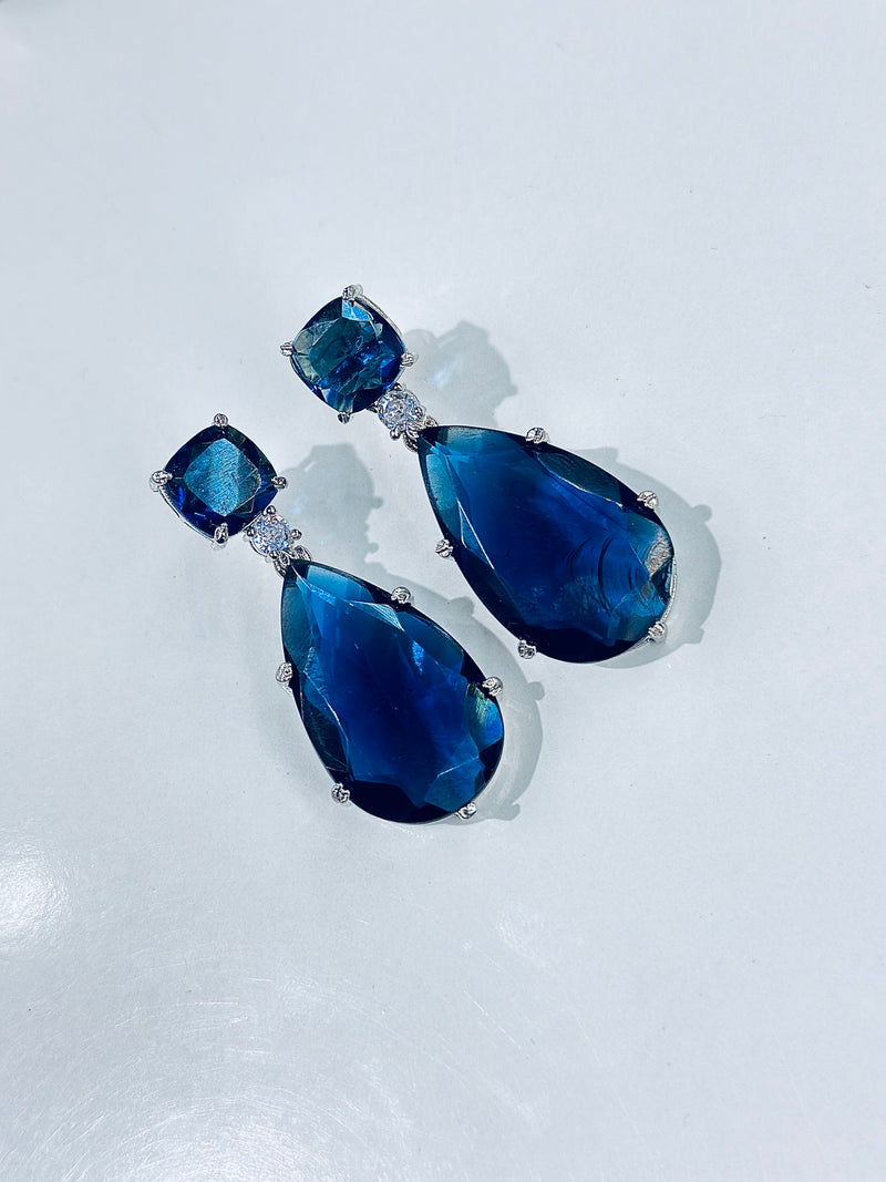 Fiona earrings ( sapphire )