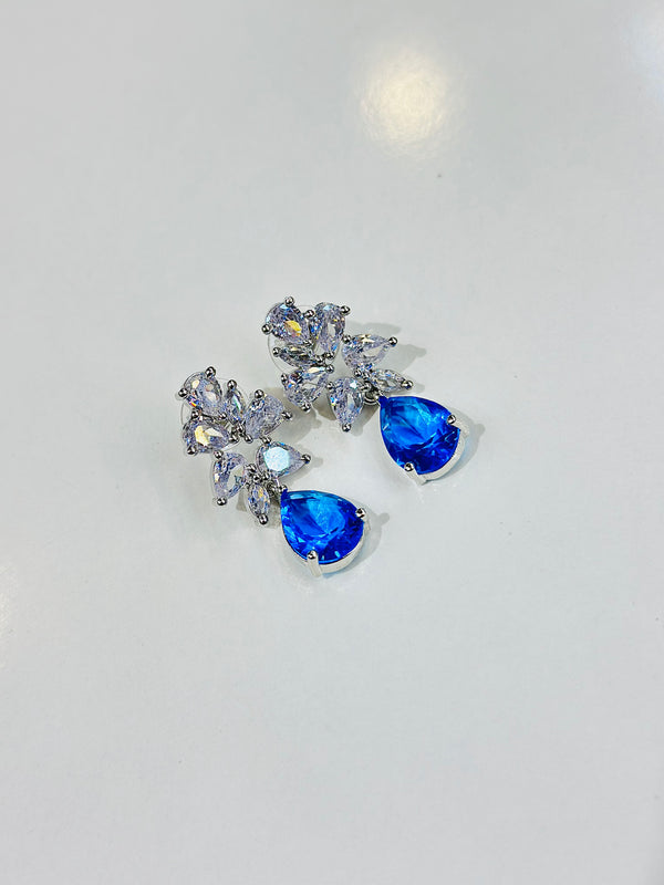 giselle earrings ( crystal blue )