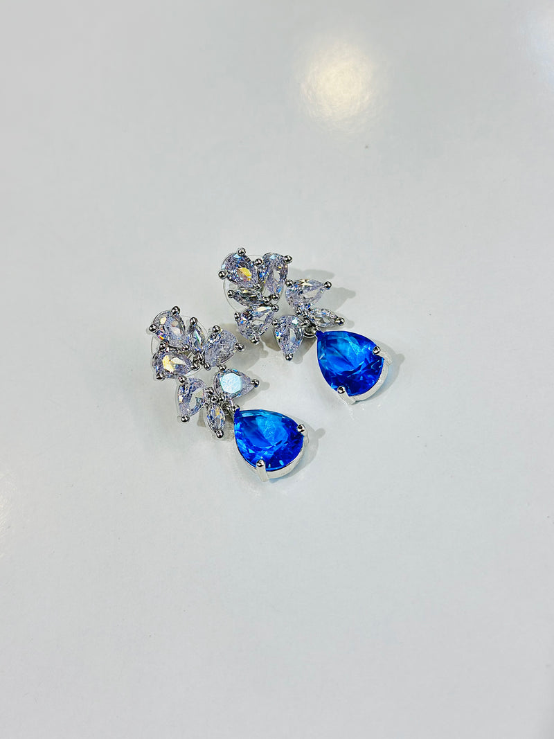 giselle earrings ( crystal blue )