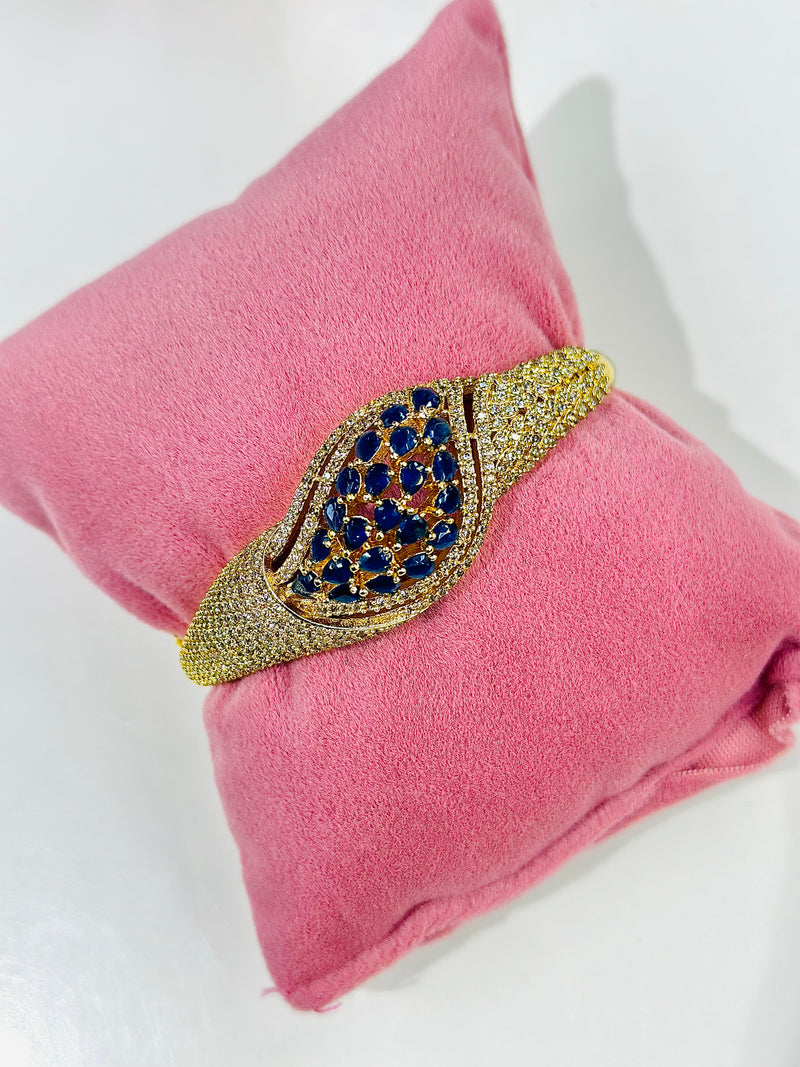 Freya Designer Handcuff