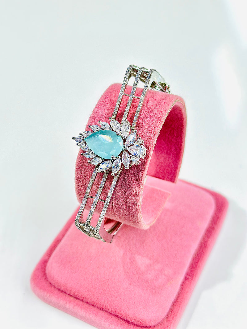 Quinn Designer Handcuff
