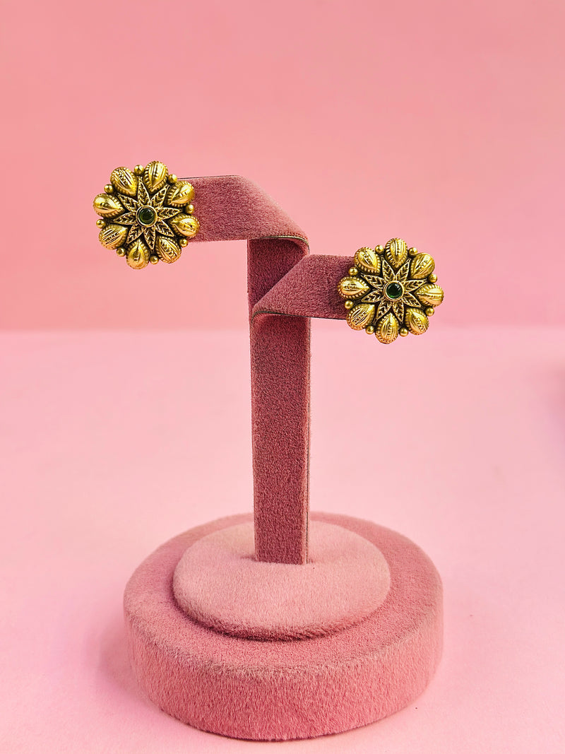 savya studs