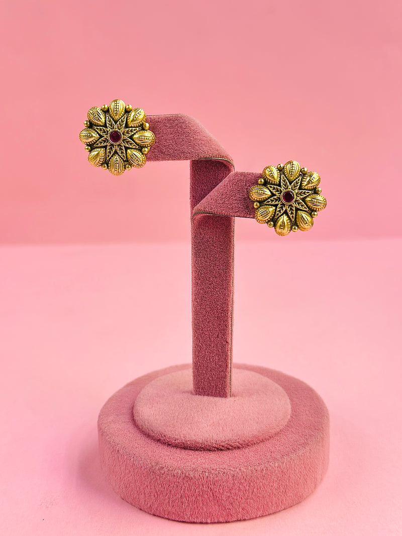 savya studs