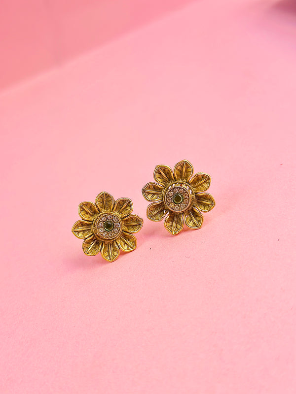hooriya studs