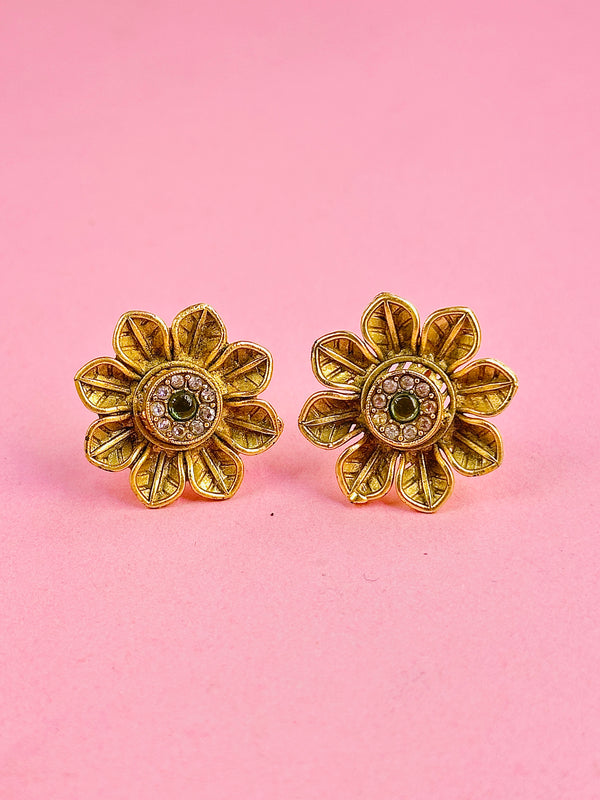 hooriya studs