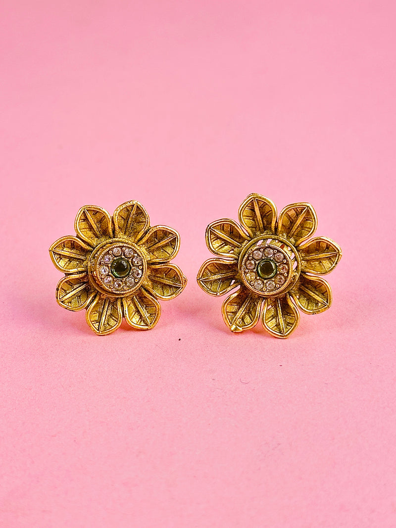 hooriya studs
