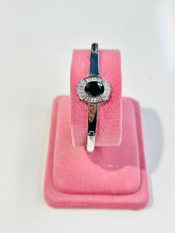 Zuri Handcuff