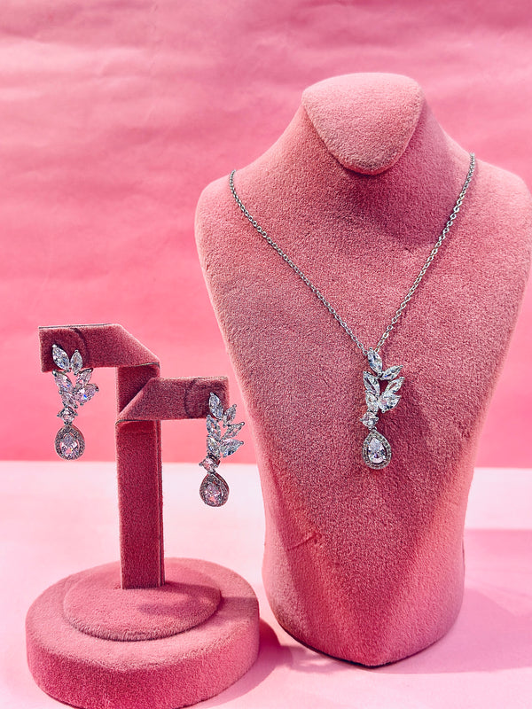 satya locket set