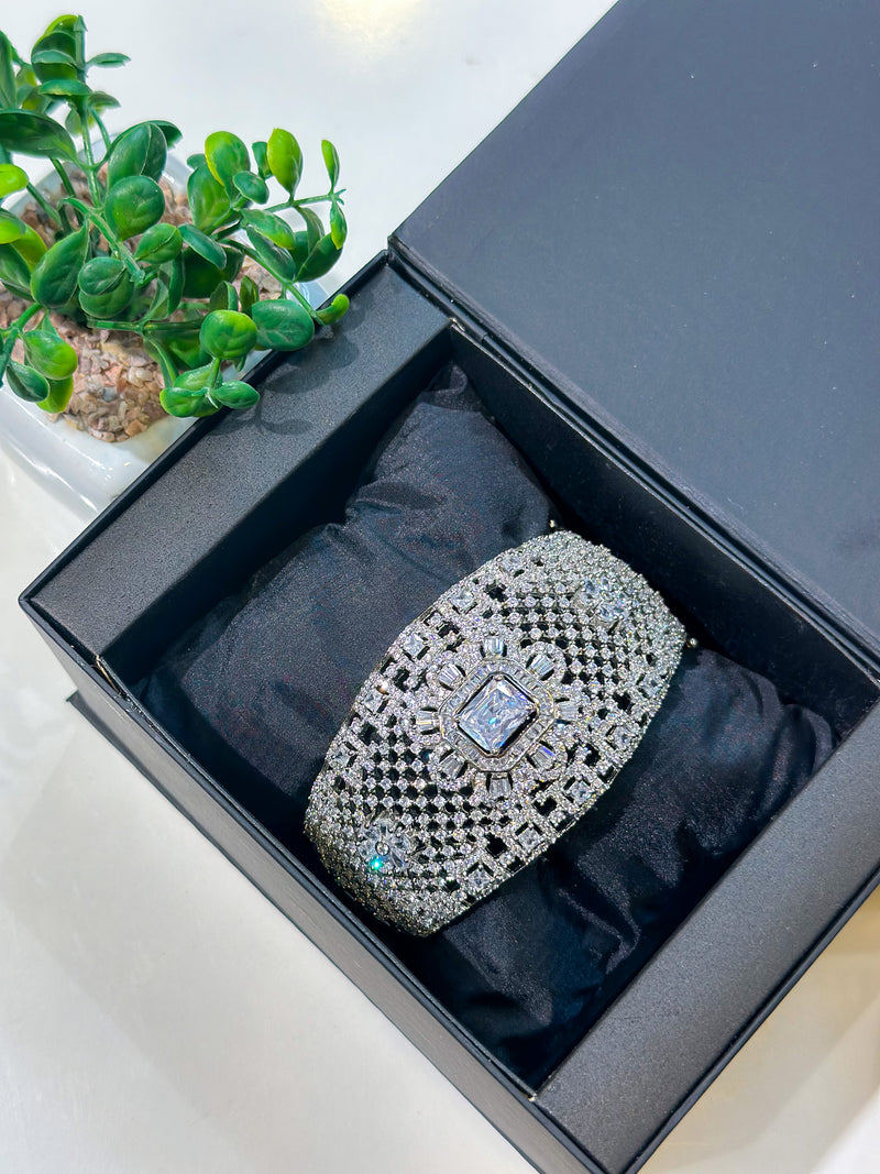 Tessa designer handcuff ( Silver )