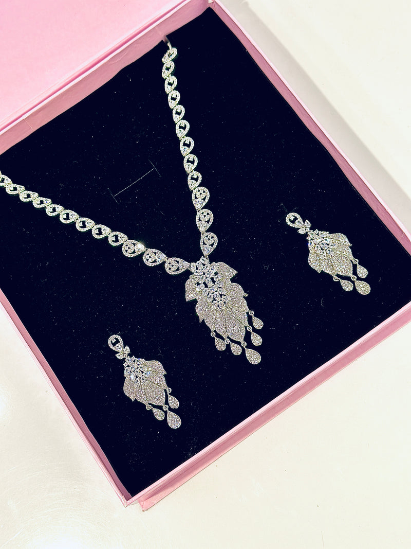 Carla Designer Set