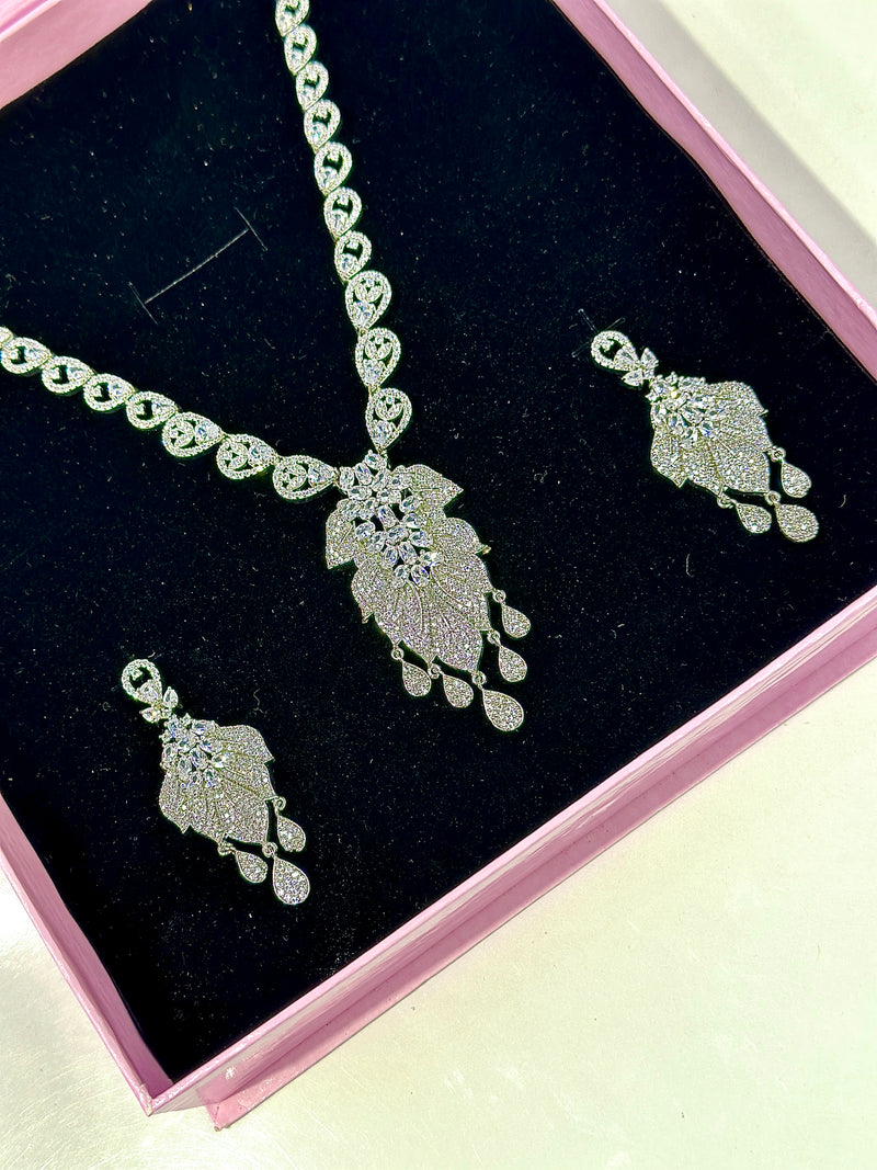 Carla Designer Set