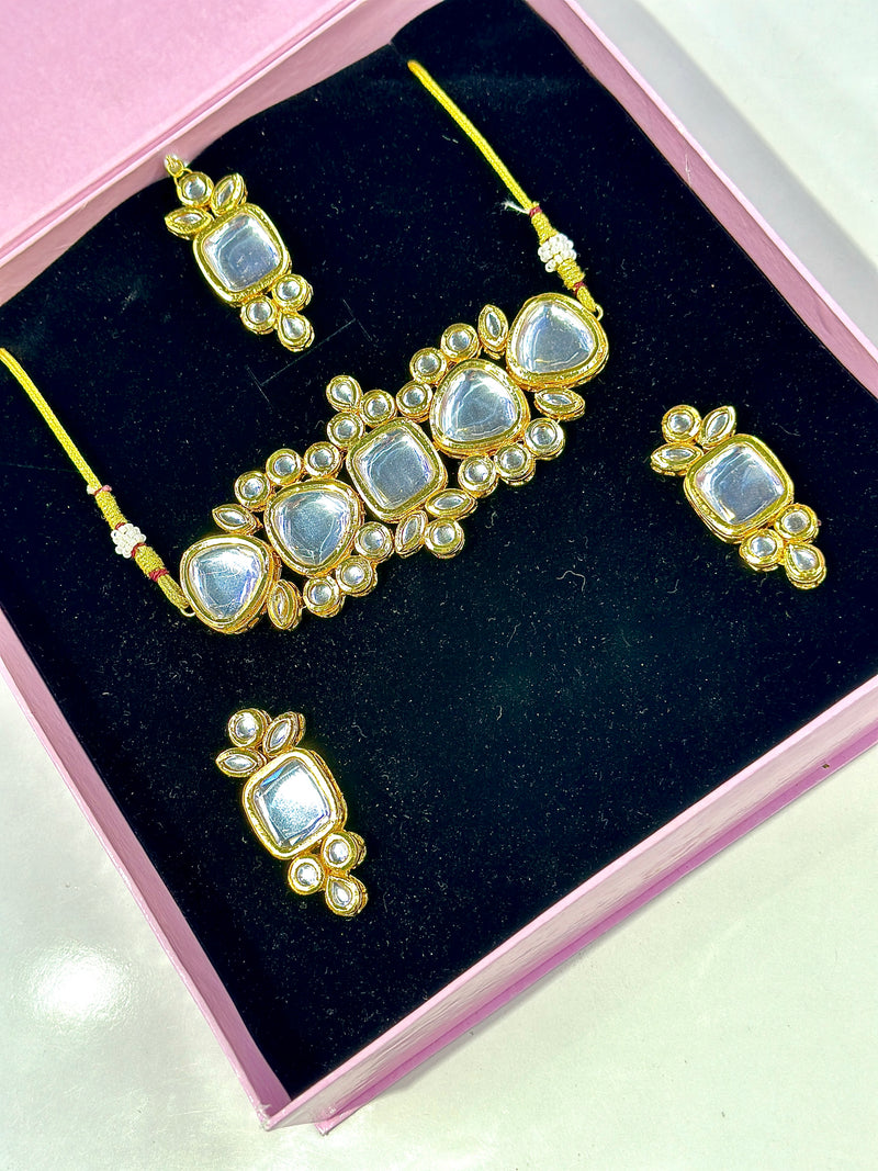 Meera Kundan Choker Set