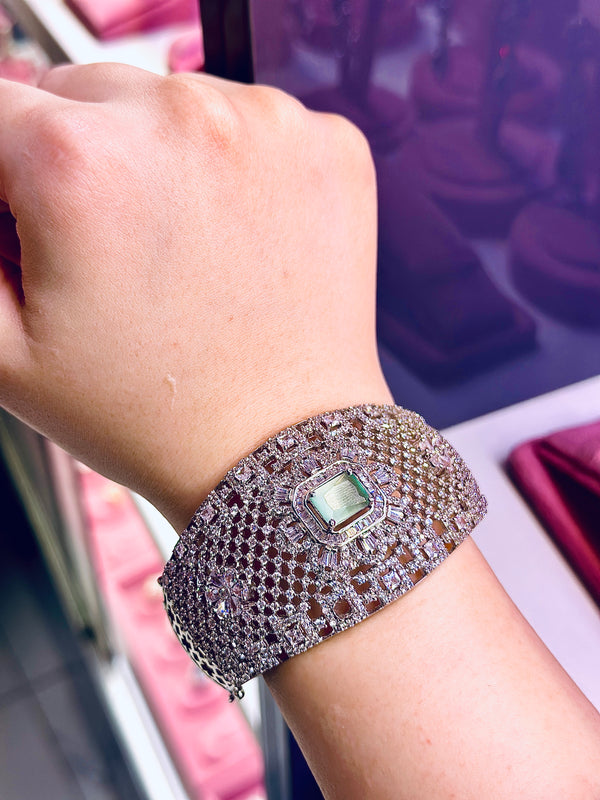Tessa designer handcuff ( mint )